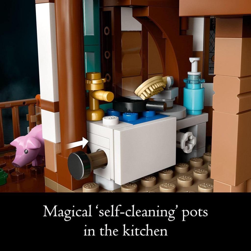 Harry Potter The Burrow Building Set with 10 Minifigures L844372