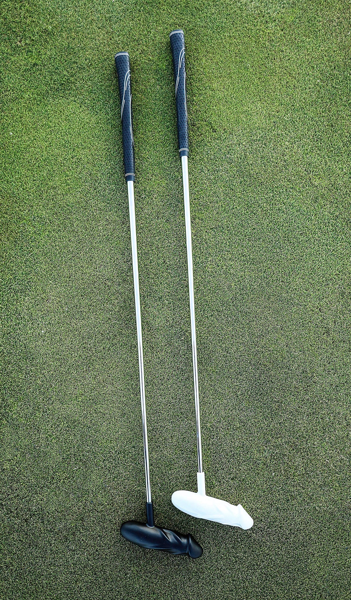 Classic Black & White Golf Putter with Graphite Shaft N341271